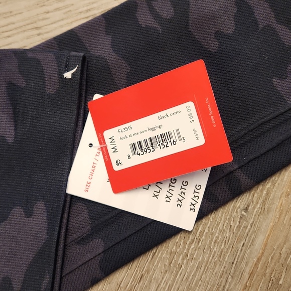 NWT SPANX LOOK AT ME CAMO LEGGINGS - Picture 6 of 8